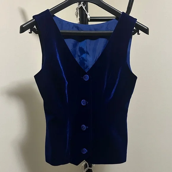 La Hang Vest‎ - Picture 2 of 8